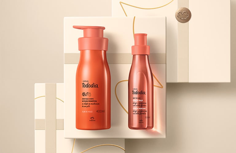 Body splash y Crema Hidratante Natura en una caja de regalo.